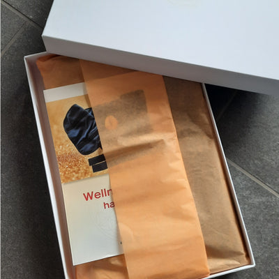 Das Wellness-Towertuch harmonei® kommt in dieser hochwertigen Verpackung.